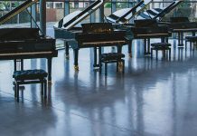 Superior seamless floors for all settings